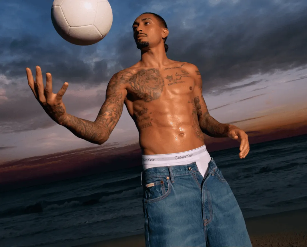 开云体育入口-拉菲尼亚代言CK：小时候看到球星广告时，总会幻想自己这样