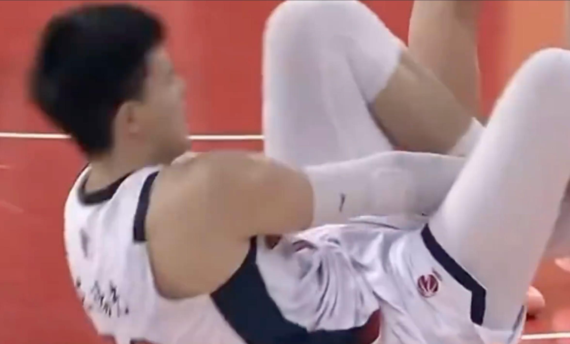 开云体育下载-脚踝扭伤，随队记者：焦泊乔问题不大，赛后还参加了新闻发布会