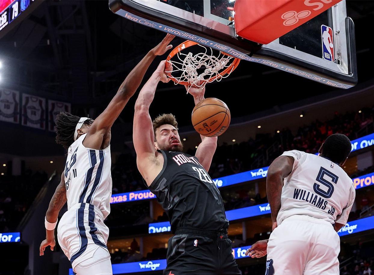 开云app-轰33+9+6！火箭23岁王牌中锋复活，杜兰特大赞：和我配合越发默契