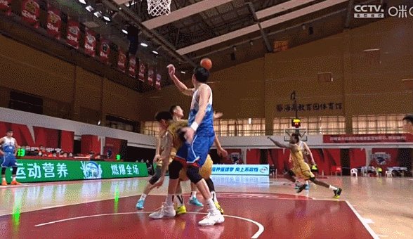 开云app-周琦膝伤并无大碍 赛季两遇险情身体预警不可小视